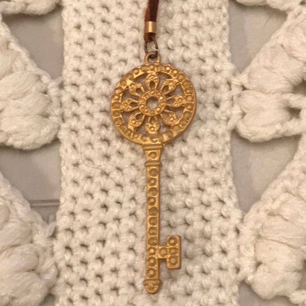 Faux Gold Key Necklace